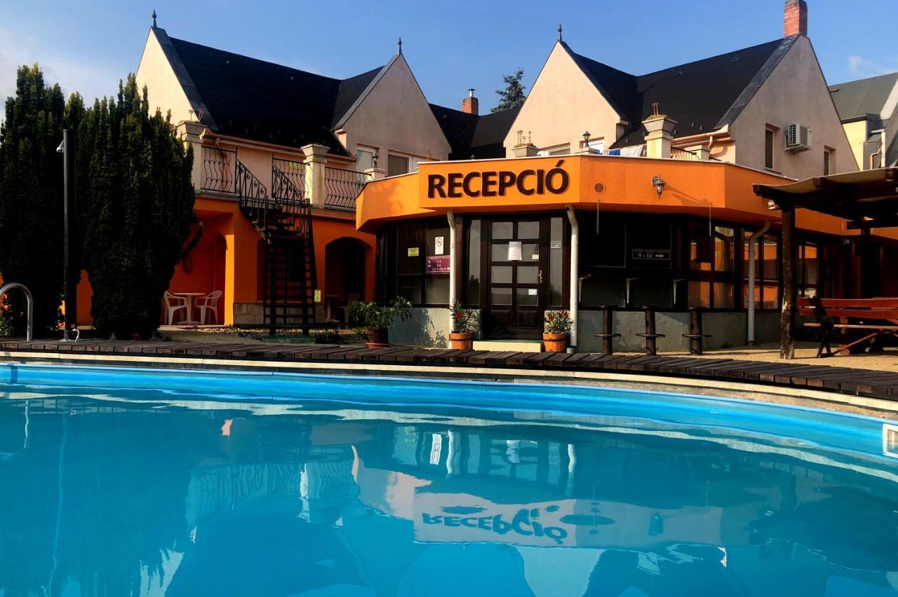 Hotel Az Idill Cserszegtomaj Exterior foto