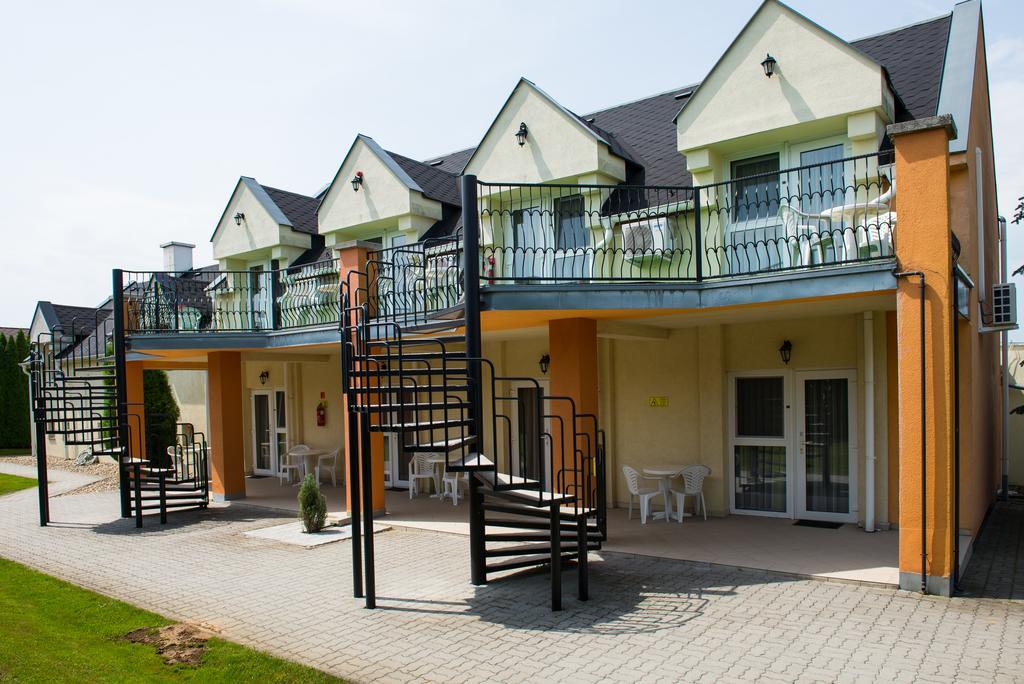 Hotel Az Idill Cserszegtomaj Exterior foto